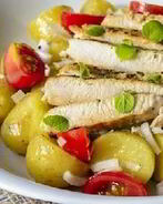 Салат с молодым картофелем и индейкой