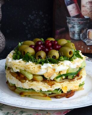 Салат с жареной картошкой