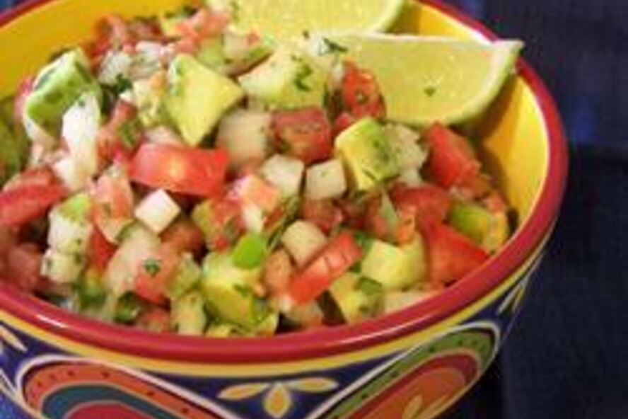 Рецепт мексиканского салата с авокадо, помидором и сладким перцем