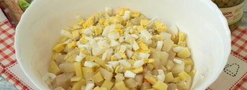 оливье с колбасой и корейской морковью. Шаг 5