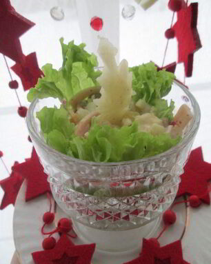 Оливье с окороком и грушей