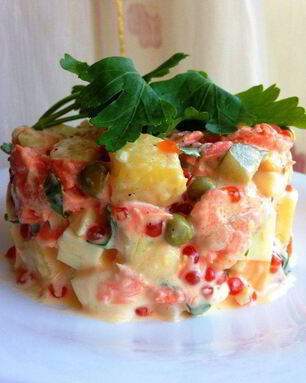 Оливье с семгой и красной икрой