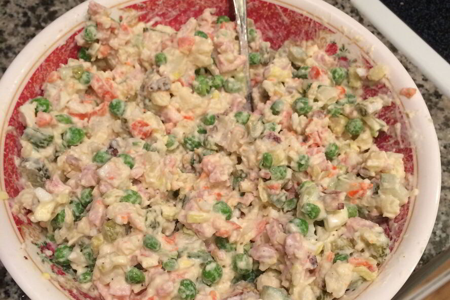 Рецепт оливье с сосисками