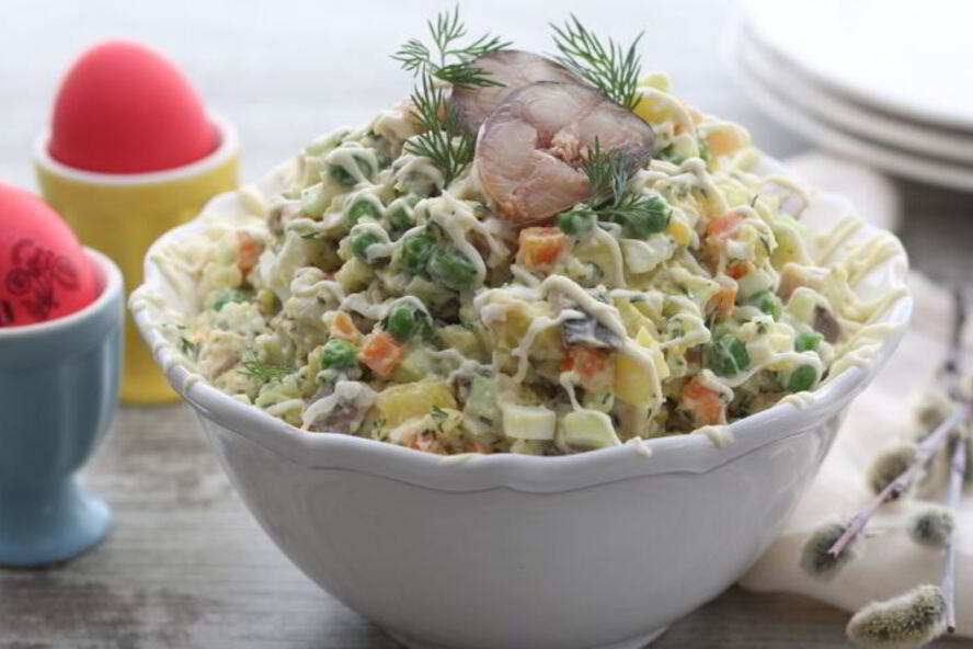 Рецепт оливье со скумбрией горячего копчения