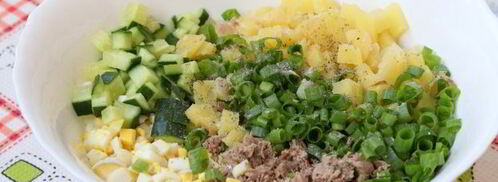 салат оливье с говядиной и свежими огурцами. Шаг 8