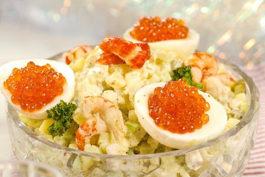 Рецепт салата оливье с икрой и раковыми шейками