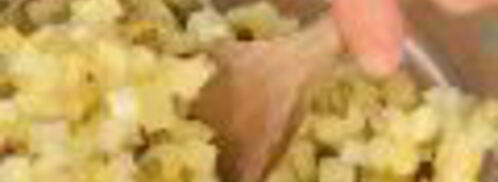 салат оливье с икрой и раковыми шейками. Шаг 2