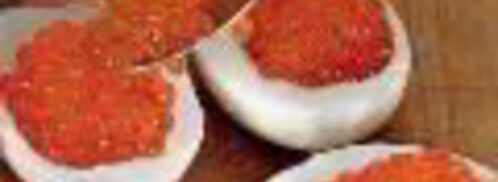 салат оливье с икрой и раковыми шейками. Шаг 4