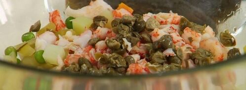 салат оливье с раковыми шейками. Шаг 6