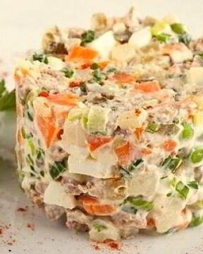 Салат Оливье с семгой