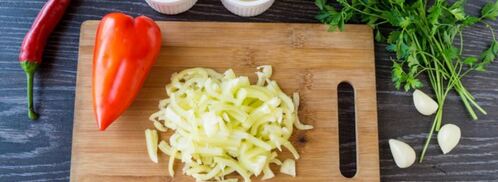 салат из баклажанов со сладким перцем и чесноком. Шаг 2