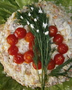 Салат из консервированных кальмаров и шампиньонов