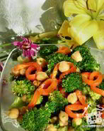 Салат из нута и брокколи