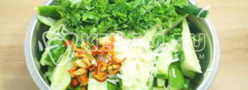 салат из огурцов пальчики оближешь. Шаг 4