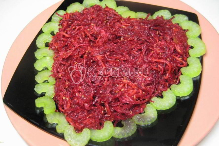 Рецепт салата из овощей с яблочком и кунжутом