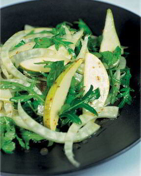 Салат из рукколы, фенхеля, водяного кресса и груши