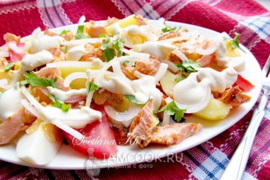 Рецепт салата из семги с помидорами