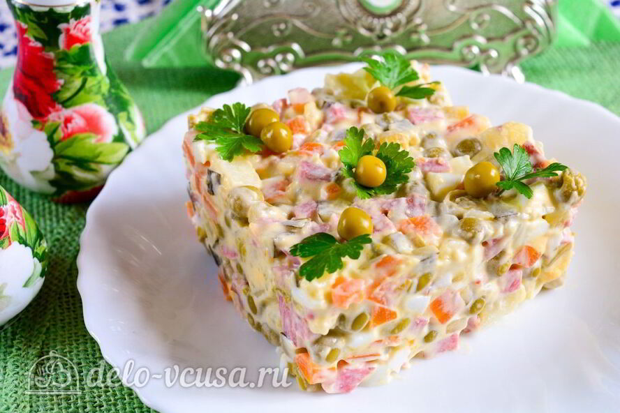 Рецепт салата московского с копченой колбасой