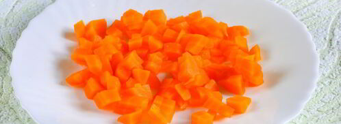 салат московский с копченой колбасой. Шаг 2