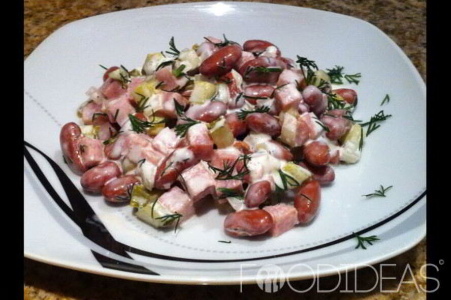 Рецепт салата обжорка с фасолью и копченой колбасой