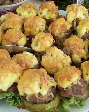 Стожки из мясного фарша под шубой с грибами