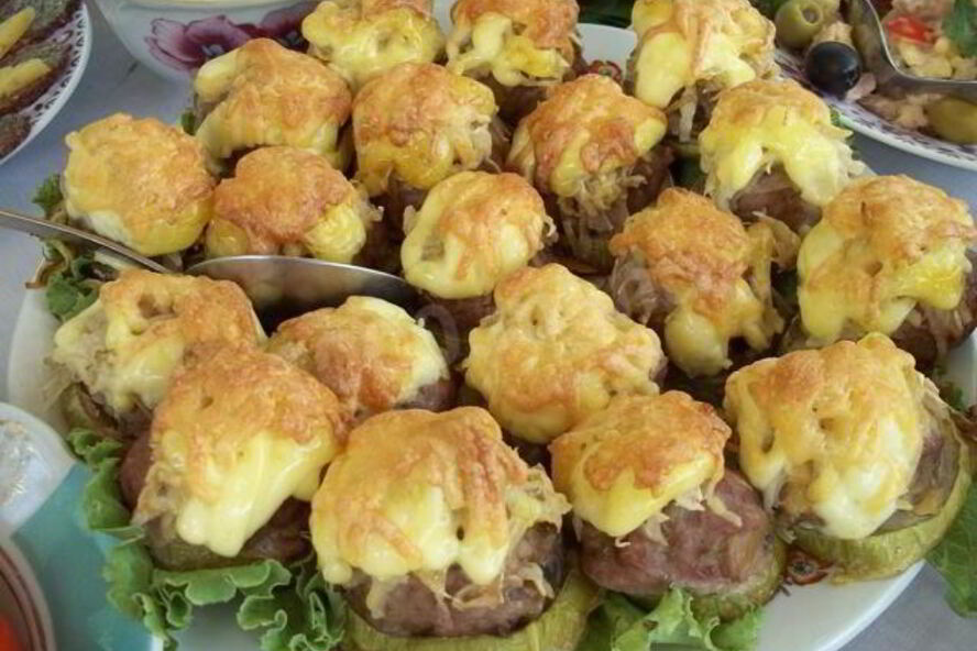 Рецепт стожков из мясного фарша под шубой с грибами