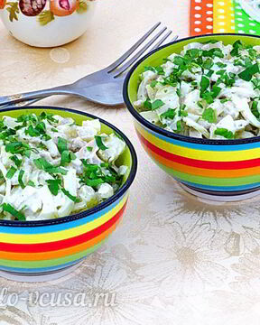 Салат с кальмарами и солеными грибами