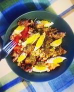 Салат с консервированными тунцом и белой фасолью