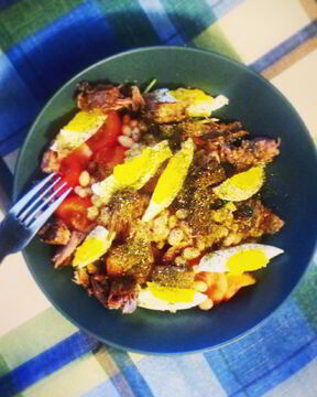 Салат с консервированными тунцом и белой фасолью