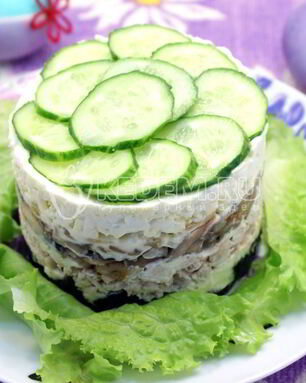 Салат с курицей и черносливом