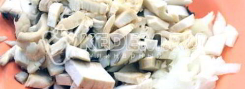 салат с курицей и черносливом. Шаг 3