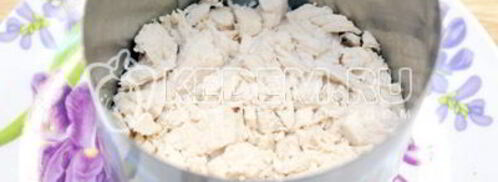 салат с курицей и черносливом. Шаг 7