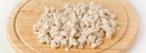 салат с курицей в креманках. Шаг 2