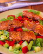 Салат с семгой и сладким перцем