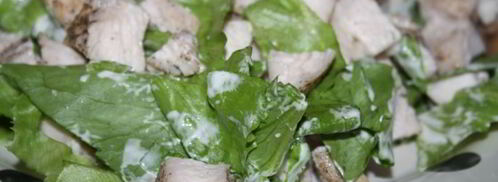 хрустящий салат с индейкой и сухариками лжецезарь. Шаг 8