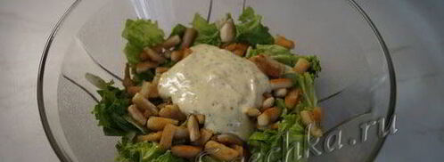 нежный салат цезарь с курицей и сухариками. Шаг 4