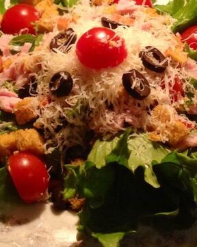 Салат Цезарь Бесхитростный