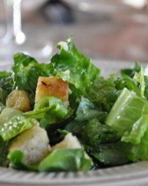 Салат Цезарь классический