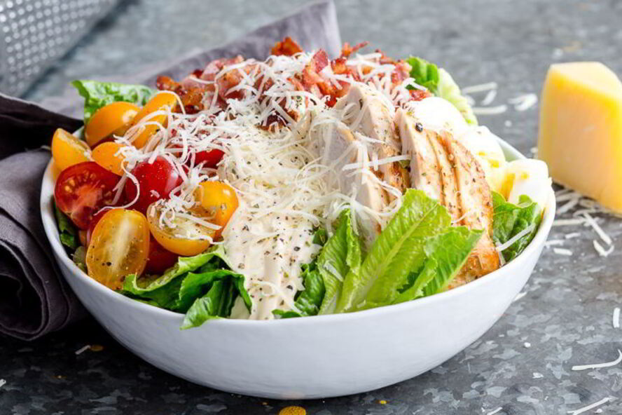 Рецепт салата цезарь с курицей и беконом