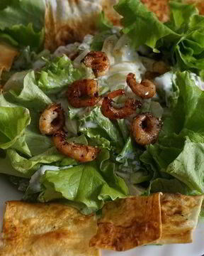 Цезарь с чипсами из лаваша