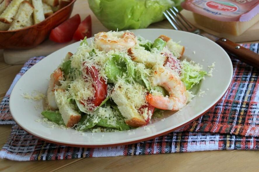 Рецепт цезаря салат с креветками и сухариками