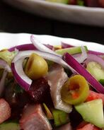 Винегрет с красной фасолью и сельдью