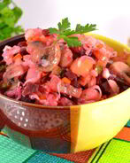 Винегрет с жареными шампиньонами и квашеной капустой