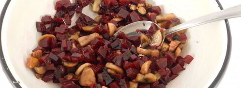 винегрет с жареными шампиньонами и квашеной капустой. Шаг 3