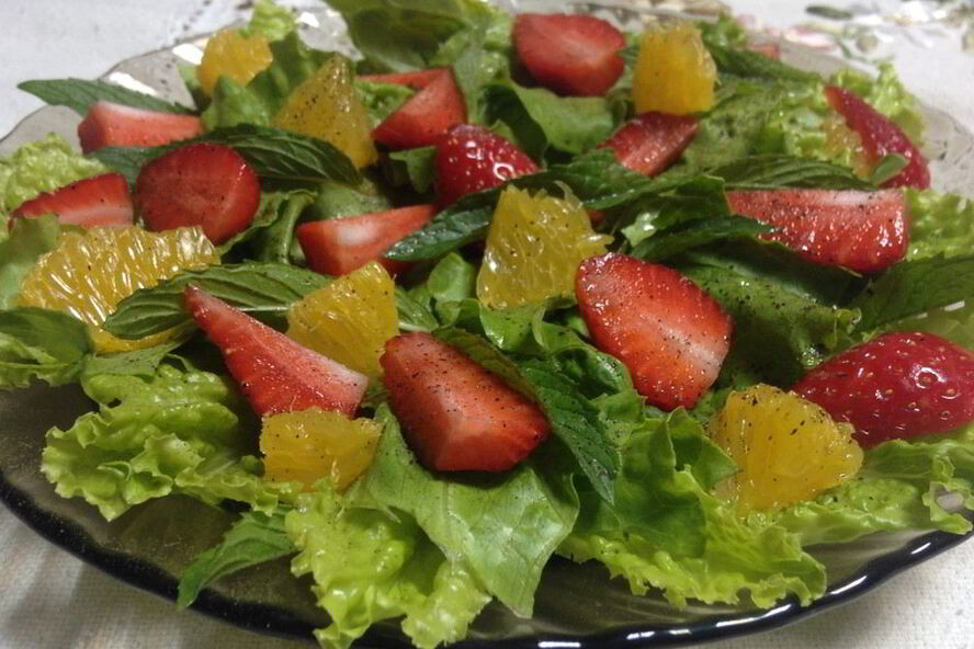 Рецепт зеленого салата с клубникой