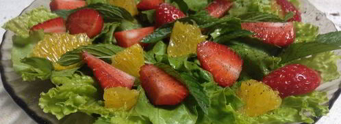 зеленый салат с клубникой. Шаг 5