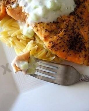 Лосось по-гречески с соусом цацики