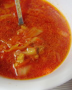 Борщ со сметаной и зеленью