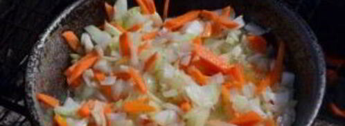 борщ в казане на костре. Шаг 2