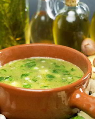 Холодный борщ со шпинатом